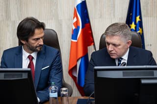 Predseda vlády SR Robert Fico a podpredseda vlády SR a minister obrany Robert Kaliňák.