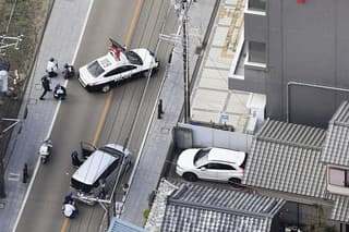 Ozbrojenec strieľal v nemocnici v Japonsku, potom zajal rukojemníka na pošte

