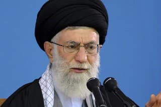 Iránsky duchovný vodca alí Chameneí.