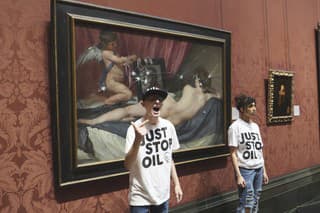  Klimatickí aktivisti rozbili sklo na Velázquezovom obraze Venuše v Národnej galérii