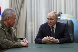 Putina počas návštevy v Rostove nad Donom sprevádzal aj minister obrany Sergej Šojgu.