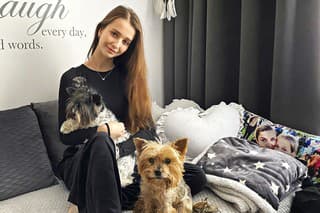 Sárka so svojimi psími miláčikmi - Kitty a Anie