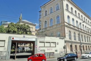 Podľa ministra zdravotníctva sa Univerzitná nemocnica Bratislava aktuálne nenachádza v dobrej kondícii.
