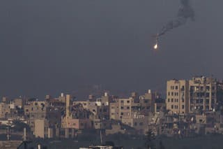 Svetlica izraelskej armády nad Pásmom Gazy