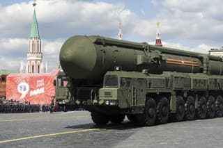 Rusko nasadilo novú balistickú raketu Jars schopnú niesť jadrové hlavice. 
