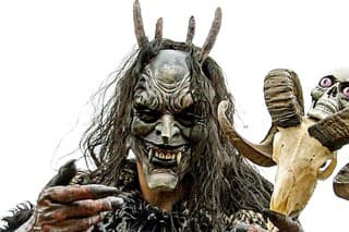 Masky vyrába podľa Krampusa,  teda čerta, ktorý je postavou z alpskej mytológie.