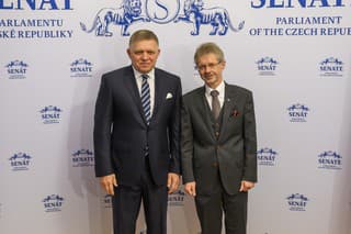 Robert Fico počas stretnutia s predsedom Senátu českého parlamentu Milošom Vystrčilom v Prahe.