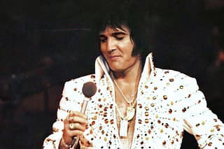 Pazúr zdobil Presleyho krk na jeho viac ako tridsiatich koncertoch.