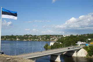 Pohľad z Estónska na ruskú stranu rieky Narva.