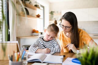 Pri učení sa doma by sa deti mali stretávať s rovesníkmi