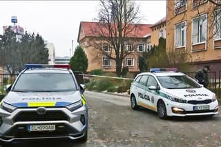 Do Gymnázia Alberta Ensteina v Petržalke prišli včera policajti, ktorí školu prehľadali.