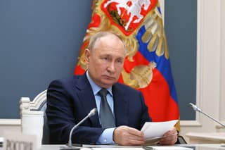 Ruský prezident Vladimir Putin sa zúčastnil na mimoriadnom summite G20 prostredníctvom videokonferencie.