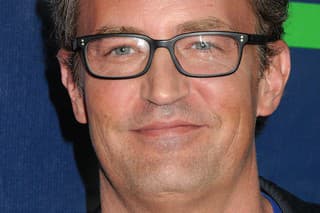 Matthew Perry stvárnil postavu Chandlera v seriáli Priatelia.
