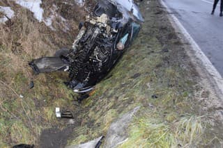 Dopravná nehoda 30-ročného vodiča na konci obce Domaniža.