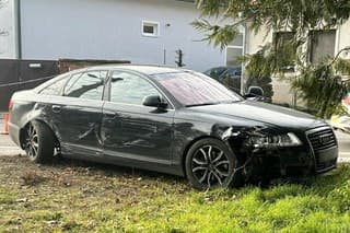 pitý vodič zdemoloval v Topoľčiankach oplotenie rodinného domu