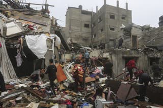 Škody po izraelskom leteckom útoku na pásmo Gazy v Rafahu