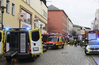 Auto v Passau narazilo do chodcov, dvaja zomreli