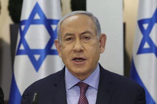 Na snímke izraelský premiér Benjamin Netanjahu počas zasadnutia vlády na vojenskej základni Kirya v Tel Avive v Izraeli v nedeľu 31. decembra 2023.