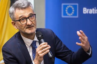 Vladimír Šucha počas tlačovej konferencie k prezentácii výsledkov Národnej správy Eurobarometra