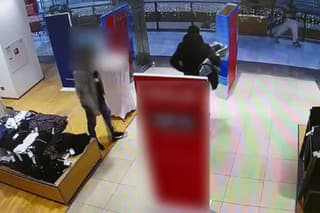 Muž sa pokúsil ukradnúť oblečenie v jednej z predajní v nákupnom centre.