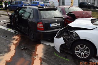 Zranenie dieťaťa si vyžiadala nehoda, pri ktorej sa nevenoval 35-ročný vodič Škody Fabie dostatočne vedeniu auta.
