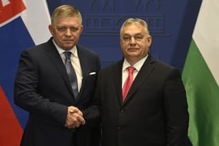 Slovenský premiér Robert Fico (vľavo) a maďarský premiér Viktor Orbán (vpravo)