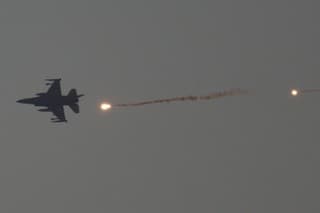 Izraelská stíhačka prelietava nad pásmom Gazy