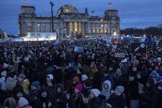 Masové protesty v Nemecku.
