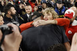 Taylor Swift našla svoje šťastie po boku uznávaného hráča Národnej futbalovej ligy Travisa Kalcea. 