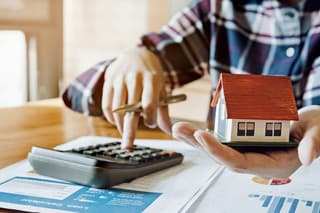 Príspevok na zvýšenú splátku úveru na bývanie je stanovený na 75 % zo zvýšenia mesačnej splátky, maximálne v sume 150 eur