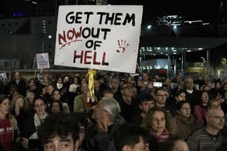 Tisícky demonštrantov v Izraeli cez víkend vyšli do ulíc.