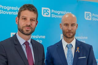 Šéf Progresívneho Slovenska Michal Šimečka s kolegom Tomášom Hellebrandtom.