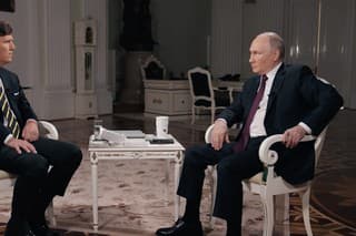 Putin v rozhovore pre amerického moderátora talkshow Tuckera Carlsona.