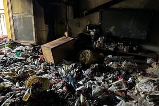 Víkendový požiar a následné zadymenie bytu v Poprade si vyžiadalo evakuáciu obyvateľov bytovky.