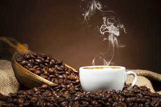 Vyberte si kávovar, ktorý vám uľahčí prípravu chutnej rannej kávy.