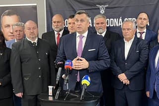 Tlačová konferencia predsedu SNS Andreja Danka vo Zvolene.