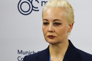 Julija Navaľná, manželka väzneného ruského opozičného lídra Alexeja Navaľného, vystupuje na Mníchovskej bezpečnostnej konferencii.