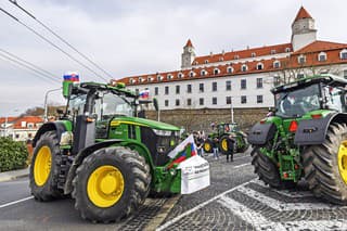 Zablokovali dopravu aj pod Bratislavským hradom.