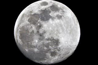 Vedci analyzovali mesačné kryštály z misie Apolla z roku 1972.