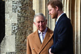 Kráľ Karol so synom Harrym