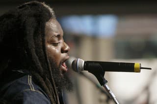 Vo veku 46 rokov zomrel reggae spevák Peter Anthony Morgan.