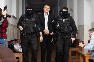 Na snímke Adam Puškár počas rozhodovania o prepustení z väzby v prípade vraždy Daniela Tupého 