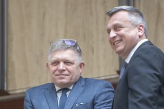  Premiér SR Robert Fico (Smer-SD) a podpredseda NR SR Andrej Danko (SNS).