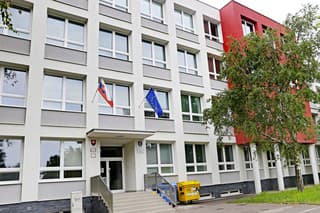 Elitná bratislavská škola v minulosti čelila dvom škandálom.