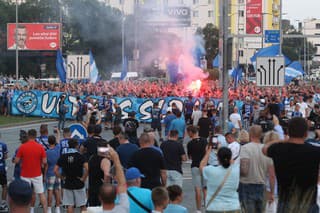 Fanúšikovia Slovana pochodovali ulicami Bratislavy. 