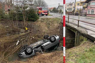 Hasiči zasahovali pri dvoch nehodách v Nedožeroch-Brezanoch