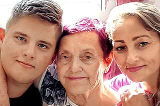 Paľko s mamou Janou (44 - vpravo) a prababičkou, ktorá nedávno zomrela. Žiaľ, do neba sa za ňou náhle pobral aj on...