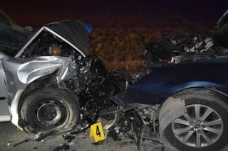 Pri dopravnej nehode pri obci Smilno sa zranili traja ľudia.