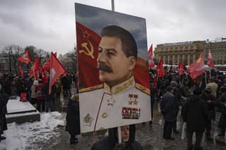 Komunisti Ruska žiadajú vyšetrovanie, či sa na smrti Stalina nepodieľal Západ.