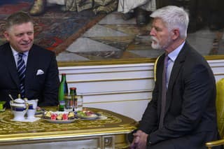 Predseda vlády SR Robert Fico a prezident ČR Petr Pavel počas prijatia na Pražskom hrade v Prahe.